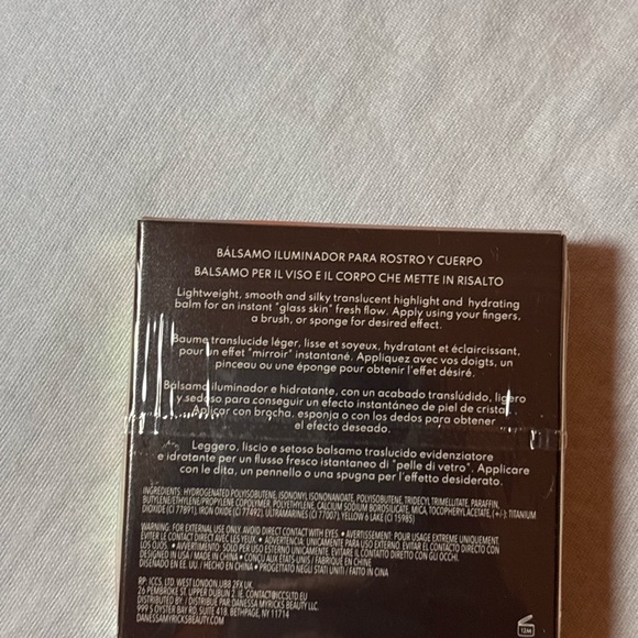 Danessa Myricks face and body bronzer shimmer wet and dewy - Picture 3 of 4